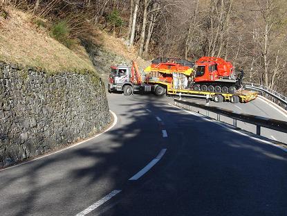 Trasporto del battipista PB300 Polar verso Bosco Gurin